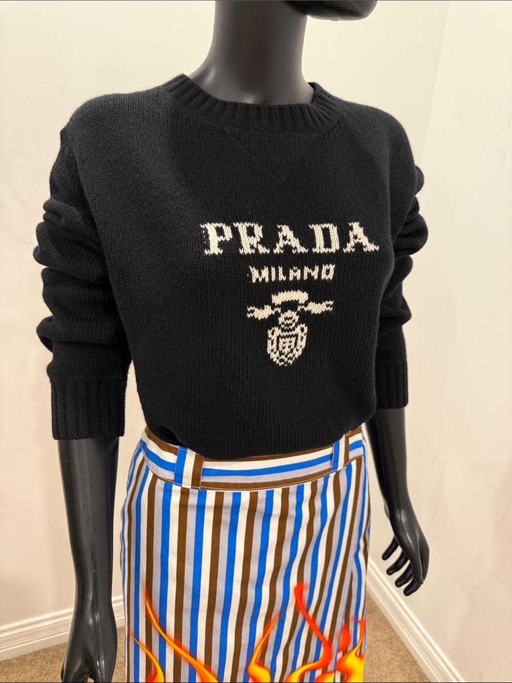 PRADA Iconic classic Logo Intarsia Black Knit Sweater IT 40 Worn Once - Picture 3 of 11